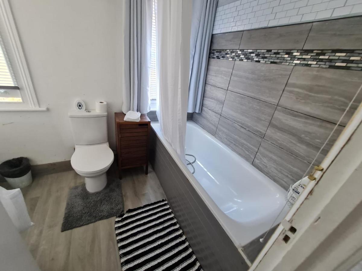 3-Bed House In London Self-Contained In Ladywell Villa Luaran gambar