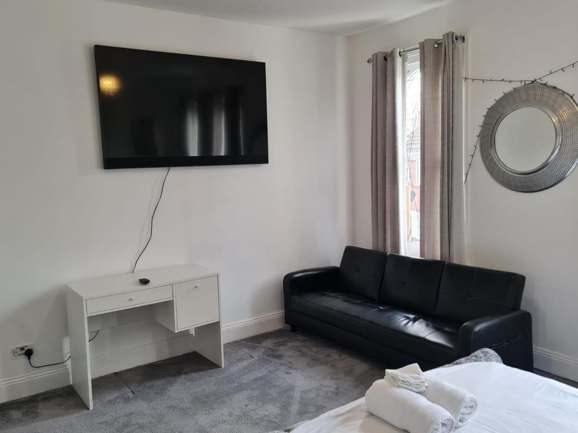 3-Bed House In London Self-Contained In Ladywell Villa Luaran gambar